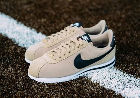 nike cortez bege e preto